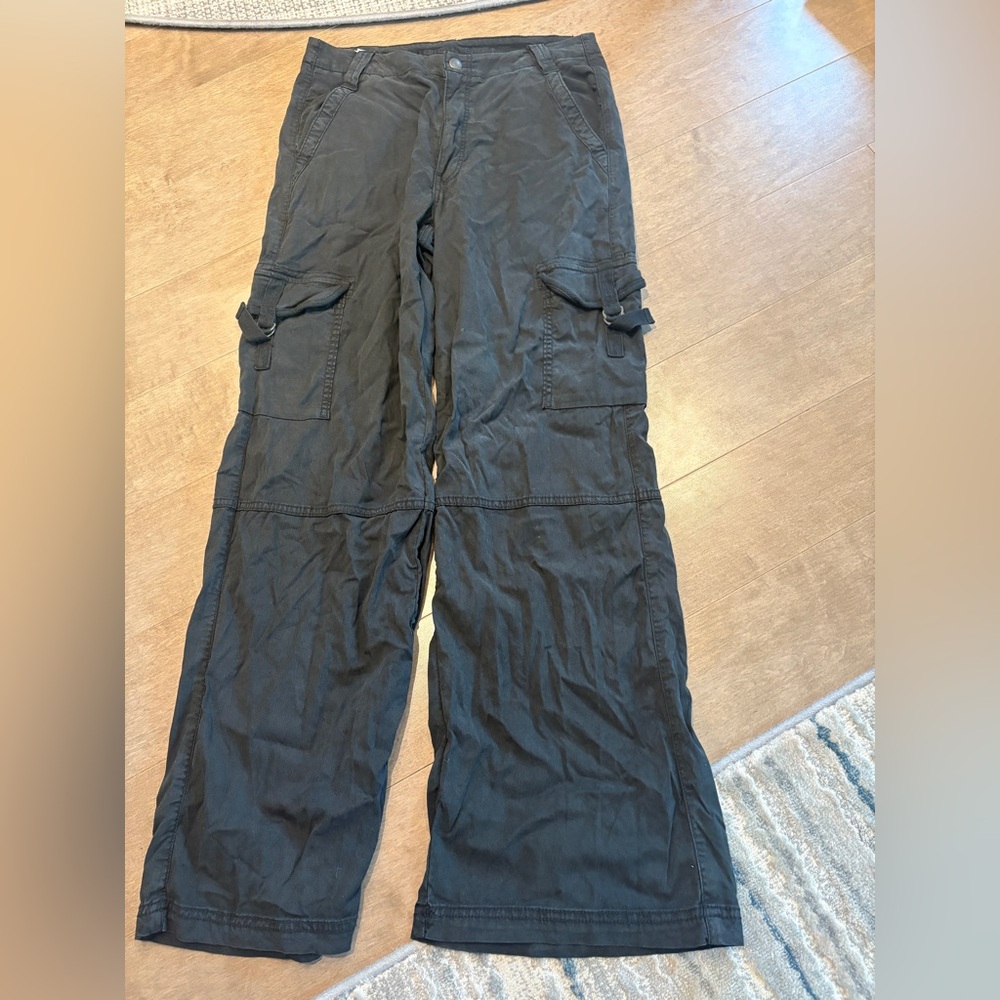 American Eagle Black Cargo Pants